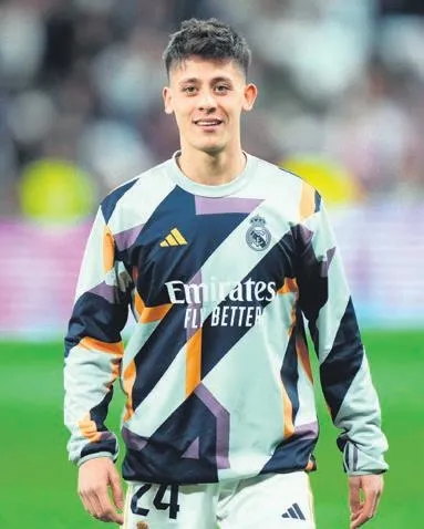 fbahcede-super-kupa-macinda-3-yerlinin-kim-olacagi-belirsizligini-koruyor-1703632825766.jpeg F.Bahçe'de Süper Kupa maçında 3. yerlinin kim olacağı belirsizliğini koruyor-6