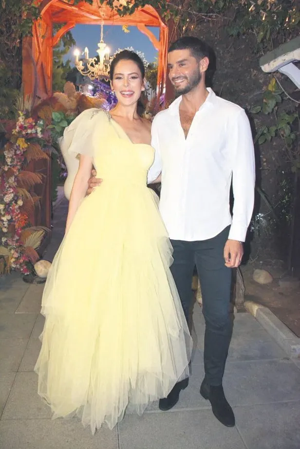 dunyaca-unlu-brezilyali-top-model-alessandra-ambrosio-turkiyeye-geldi-saklambac-haberleri-1661974677323.jpeg Dünyaca ünlü Brezilyalı top model Alessandra Ambrosio Türkiye'ye geldi! | Saklambaç haberleri-9