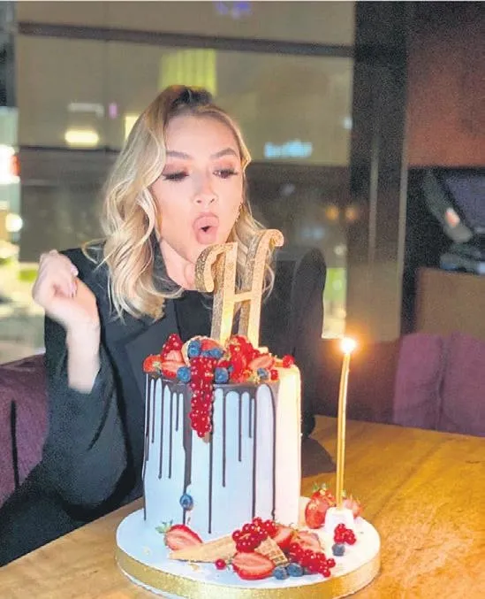 1603492847325.jpeg Hadise 35. yaş gününde yine aşka geldi! Mutluluk pozları...-4