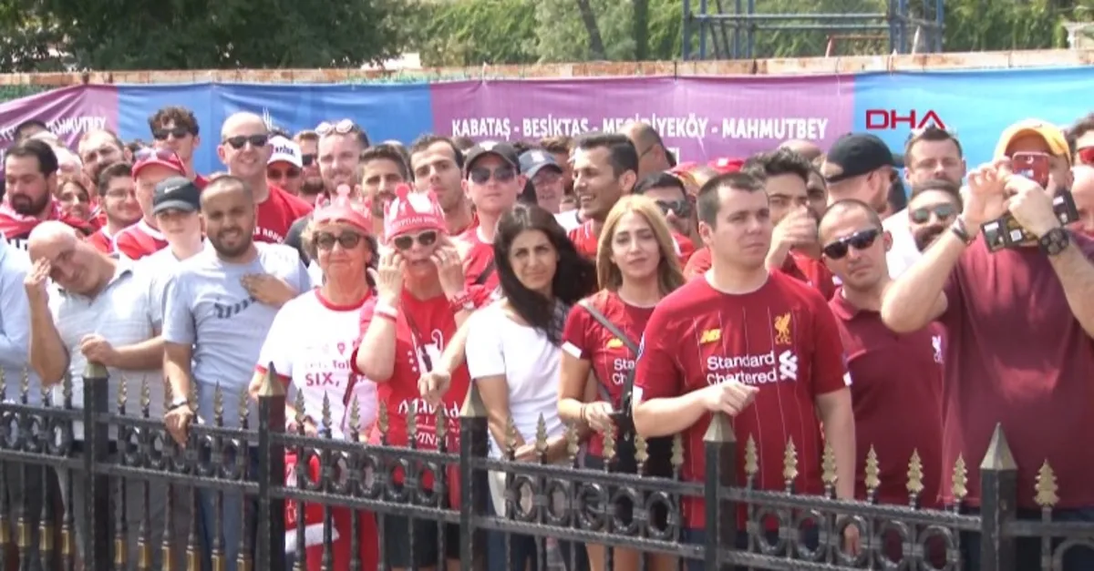 Liverpool taraftarlarından Boğaz turu (Video)