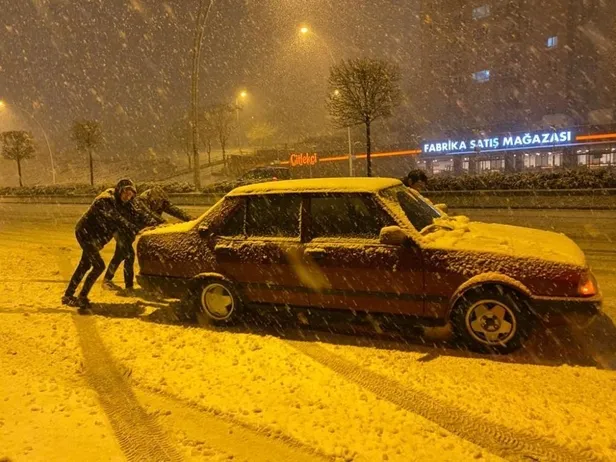 HAVA DURUMU | Ankara'da yoğun kar! Meteorolojiden kuvvetli kar yağışı uyarısı-5