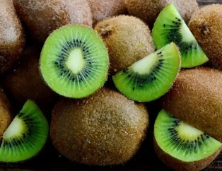 Kivi beyazları yok ediyor