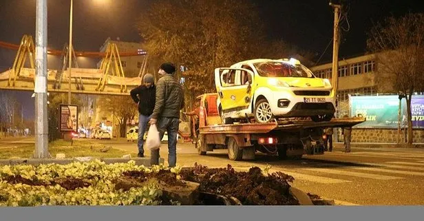 Diyarbakır’da taksiciler boş yolda kafa kafaya çarpıştı: 2 yaralı