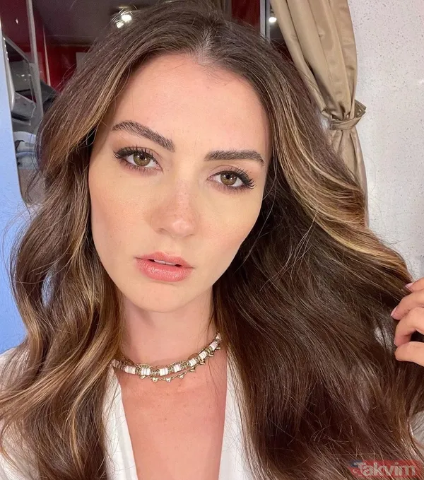 Burcu Özberk dekolte şovuna devam ediyor 'yeni silikonlarını gösteriyor!' yorumları patladı! Burcu Özberk durmuyor - 7