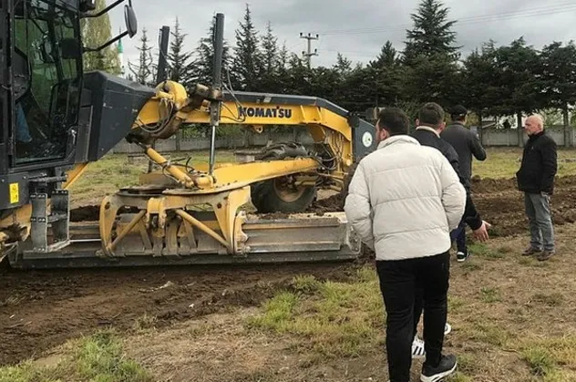 CHP'li Bolu Belediye Başkanı Tanju Özcan'a tepki yağıyor! Mezarlığın orta yerine yol yapmaya kalktı