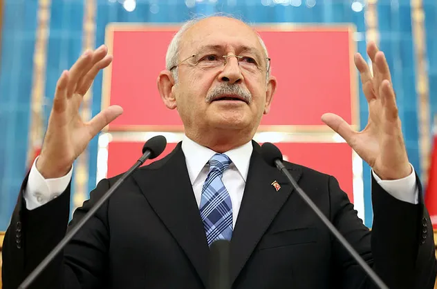 15 Temmuz'da darbecilerin tanklarının yanından geçip giden CHP Lideri Kemal Kılıçdaroğlu: 15 Temmuz'da hep birlikte mücadele ettik