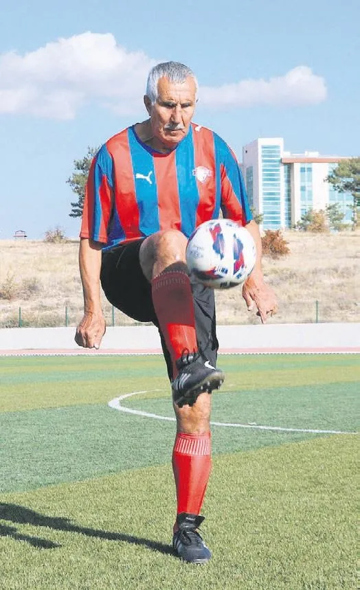 17-yasindaki-cam-kemik-hastasi-hilmi-aydin-bir-grup-saldirganin-hedefi-oldu-ben-seni-zevk-icin-dovuyorum-1670111740324.jpeg 17 yaşındaki cam kemik hastası Hilmi Aydın bir grup saldırganın hedefi oldu: Ben seni zevk için dövüyorum-4