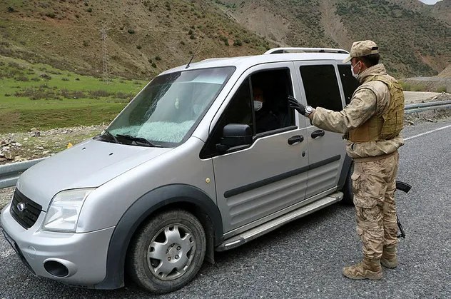 Son dakika: Hakkari'de 2 köyde koronavirüs karantinası
