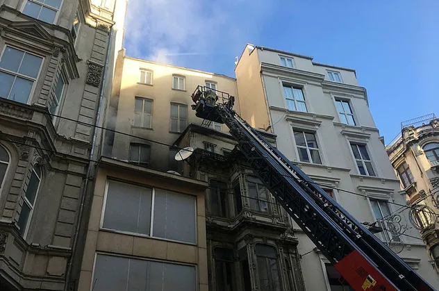 İstiklal Caddesi'nde korkutan yangın!