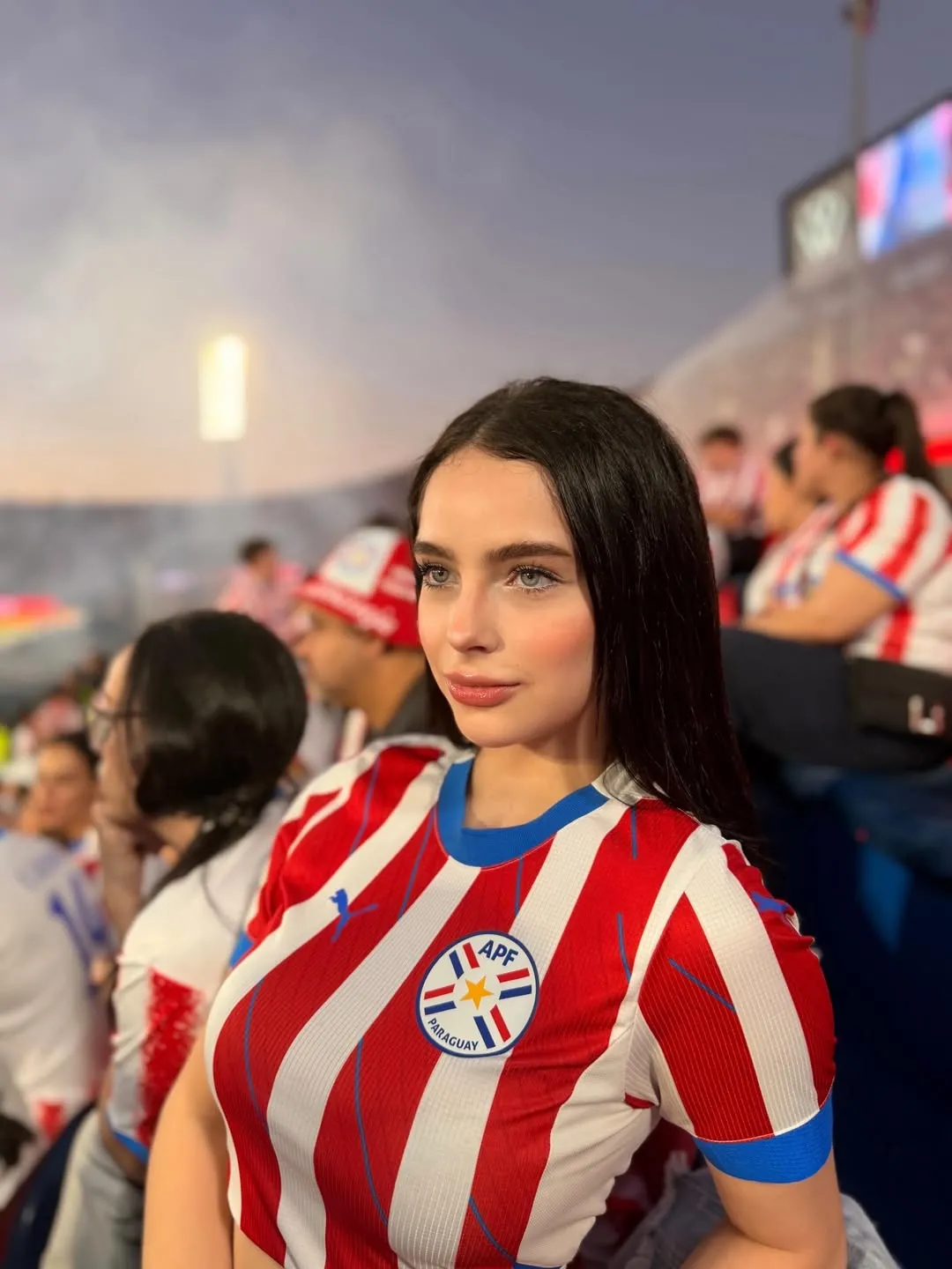 1782133672696.jpg 2026 Dünya Kupası’nın "yapay zeka" sanılan tribün güzeli itiraf etti: "Türkiye bana şans getirdi"-2