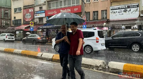 İstanbul'da yine aynı manzara! Yağmur yağdı Esenyurt yine sular altında! İBB ise piyasada yok! 2 kişi sele kapıldı - 22