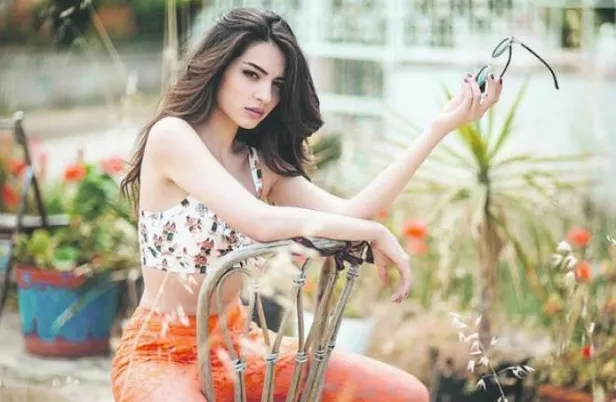 mustafa-mert-koc-ile-iliskisini-sonlandiran-melisa-asli-pamuk-galatasarayin-yildiz-oyuncusuna-gonlunu-kaptirdi-1677617883232.jpeg Mustafa Mert Koç ile ilişkisini sonlandıran Melisa Aslı Pamuk, Galatasaray'ın yıldız oyuncusuna gönlünü kaptırdı-5