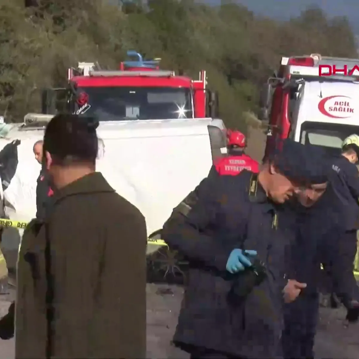Belediye otobüsü ile minibüs çarpıştı: 1 ölü 8 yaralı