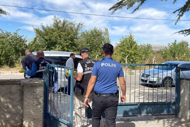 camiyi-kana-buladi-namaz-sonrasi-dua-eden-imama-kursun-yagdirdi-1664209910831.jpg Camiyi kana buladı! Namaz sonrası dua eden imama kurşun yağdırdı-4