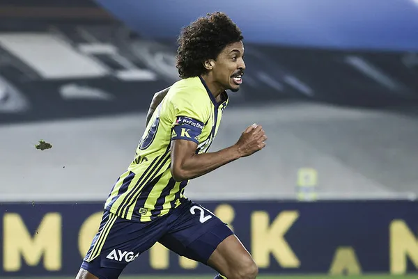 1609222836574.jpg Şok iddia! Luiz Gustavo Başakşehir maçına koronavirüs testi pozitifken mi çıktı?-4