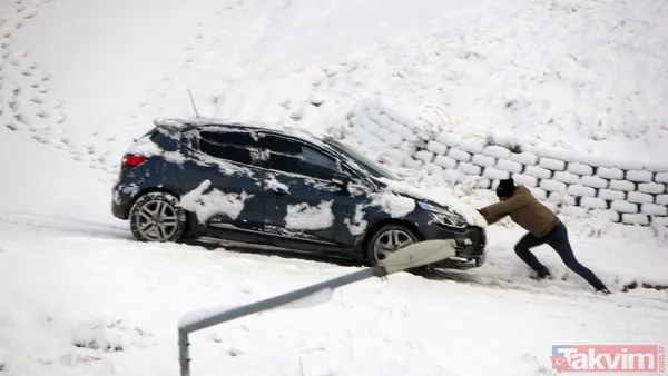 Yüksekova'da kar yağışı etkisini gösterdi! 10 köy ile 20 mezra yolu kapandı - 5