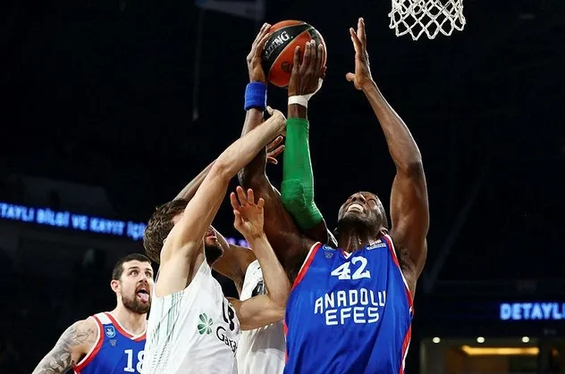Türk derbisinde kazanan Efes