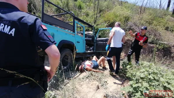 Turist taşıyan safari cipi uçuruma yuvarlandı! Ölü ve yaralılar var - 17