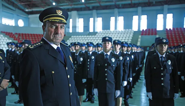 arka-sokaklar-riza-baba-oldu-mu-tam-4-kursunun-hedefi-oldu-ekipte-matem-ruzgarlari-esecek-1642149461277.jpg Arka Sokaklar Rıza Baba öldü mü? Tam 4 kurşunun hedefi oldu! Ekipte matem rüzgarları esecek-3