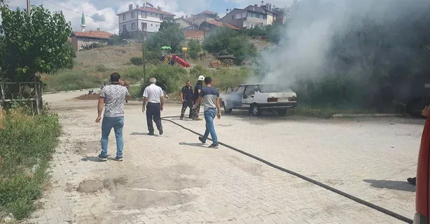 Çorum'da park halindeki araç alev aldı
