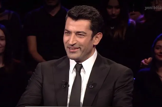 Yakup Kadri Karaosmanoğlu'nun eşinin Fransızca kartvizitinde Madame L. Karaosmanoğlu yazarken Türkçesinde ne yazar?