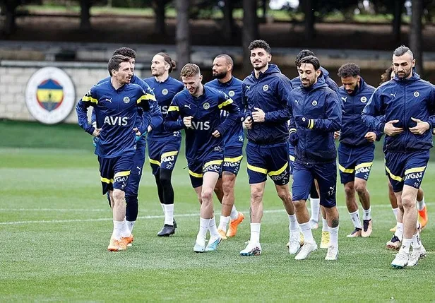 takvimin-usta-isimleri-fenerbahce-besiktas-derbisini-masaya-yatirdi-1680311967046.jpeg TAKVİM’in usta isimleri Fenerbahçe-Beşiktaş derbisini masaya yatırdı!-6