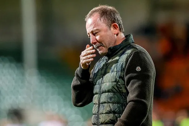 sergen-yalcindan-besiktasli-oyunculara-rest-boyle-davrananlara-aramizda-yer-yok-1637613035357.jpeg Sergen Yalçın'dan Beşiktaşlı oyunculara rest! Böyle davrananlara aramızda yer yok-3