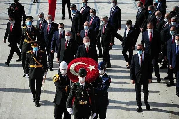 Son dakika: Türkiye Cumhuriyeti'nin 97. kuruluş yıl dönümünde Başkan Erdoğan'dan kararlılık mesajı-2