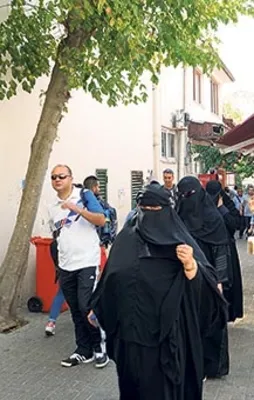 Akın akın geliyorlar