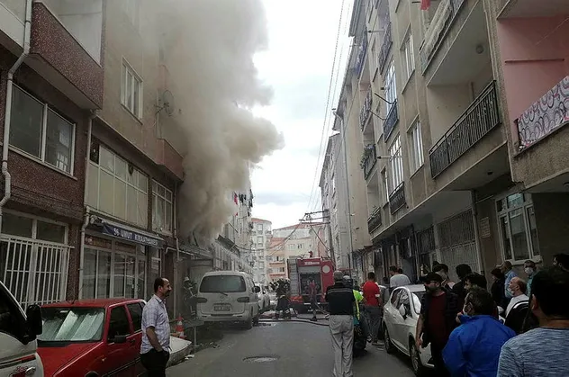 Tekirdağ Çorlu'da 5 katlı binada yangın!