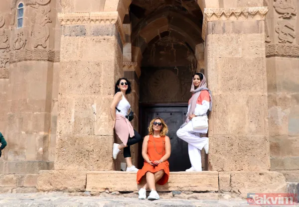 24 Mart 2020'dan sonra tekrar açıldı! Kapıköy Gümrük Kapısı'ndan giren İranlı turistler Akdamar Adası'nı gezdi - 11