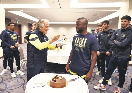 galatasaray-ve-besiktas-derbisinin-toplam-degeri-belli-oldu-spor-haberleri-1667607164324.jpeg Galatasaray ve Beşiktaş derbisinin toplam değeri belli oldu |Spor haberleri-7