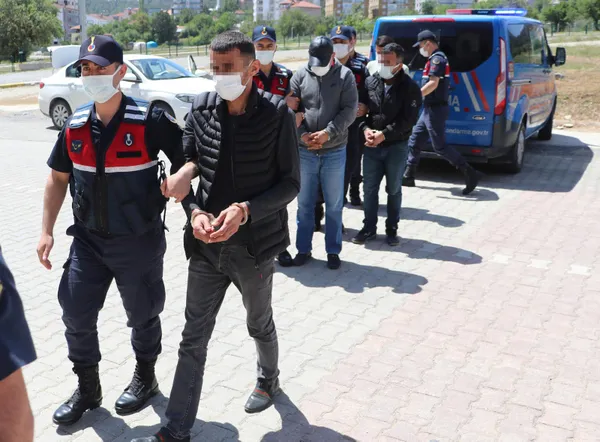 denizlide-76-yasindaki-kadin-para-ve-ziynet-esyalarinin-calindigini-jandarma-gelince-ogrendi-uzuntuden-bayildi-1652609468990.jpg Denizli'de 76 yaşındaki kadın para ve ziynet eşyalarının çalındığını jandarma gelince öğrendi! Üzüntüden bayıldı-8