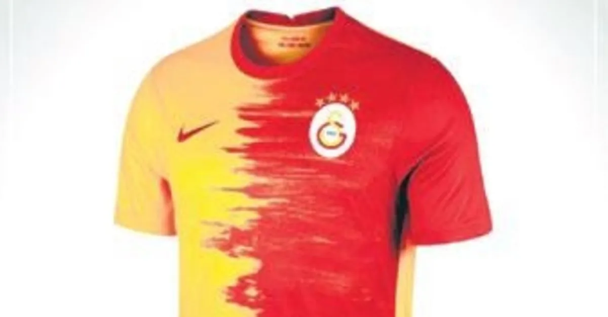 Galatasaray Yeni Sezonda Firca Desenli Parcali Forma Giyecek Takvim