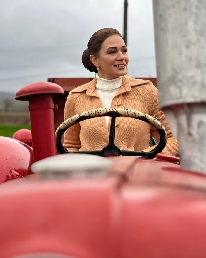 2-kez-evlenen-ozge-boraktan-ayip-olmasin-diye-evlendim-sozlerine-aciklik-ilk-esi-bakin-hangi-oyuncu-cikti-mege-1702966084806.jpg 2 kez evlenen Özge Borak’tan “Ayıp olmasın diye evlendim” sözlerine açıklık! İlk eşi bakın hangi oyuncu çıktı! Meğer Ata Demirer’den önce...-10