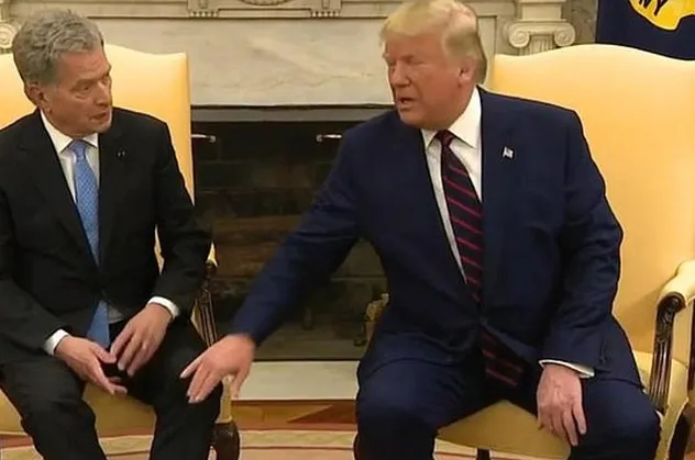 Trump'ın Finlandiya Cumhurbaşkanı Sauli Niinistö'ye yaptığı hareket soğuk rüzgarlar estirdi!