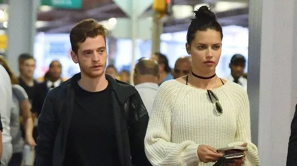 Adriana Lima pozları Metin Hara'ya gösterip onay aldı-3