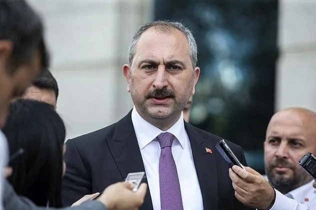 Bakan Abdulhamit Gül'den, Pendik'te içinde hamile kadının bulunduğu araca saldırı olayına tepki