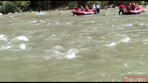 Ayı Zap Suyu'na kapıldı! Yardımına rafting ekibi yetişti - 6