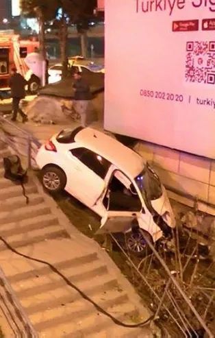 14 yaşındaki çocuk direksiyona geçti ortalığı birbirine kattı! Fren yerine gaza basınca olanlar oldu