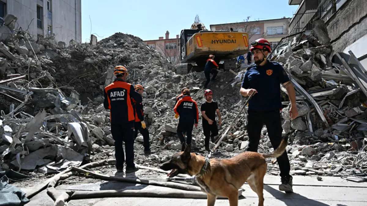 Ankara Çankaya'da moloz kaldırma çalışmalarında bir işçi enkaz altında kaldı! Acı haber geldi