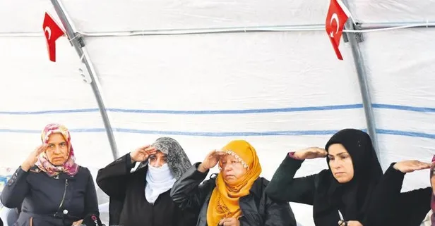 Diyarbakır anneleri, Mehmetçik üşümesin diye atkı ördü