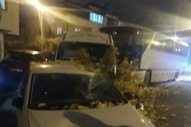 Freni boşalan sürücüsüz otobüs dehşet saçtı! 5 aracı biçti yine de duramadı