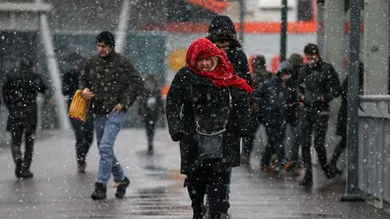 42 il sarı alarm listesinde! İstanbul’a dondurucu sürpriz: Kar yağışı ne kadar sürecek?