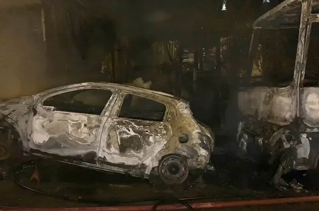 Çekmeköy'de park halindeki otomobil bir anda alev aldı!