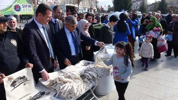 Karabük'teki "Plastik şişe getir bez çantanı götür" projesine yoğun ilgi-2