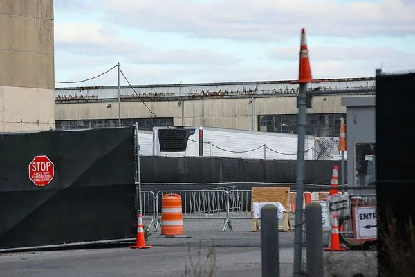 ABD'de koronavirüs kabusu sürüyor! New York'ta cesetler aylardır soğutmalı tırlarda bekliyor-3