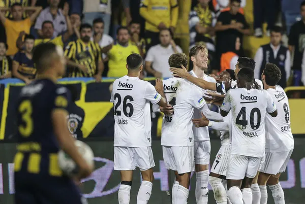 fenerbahce-o-alanda-zirvede-iste-super-ligde-dikkat-ceken-rakamlar-1664785125215.jpg Fenerbahçe 4 büyükleri solladı! İşte Süper Lig'de dikkat çeken rakamlar-3