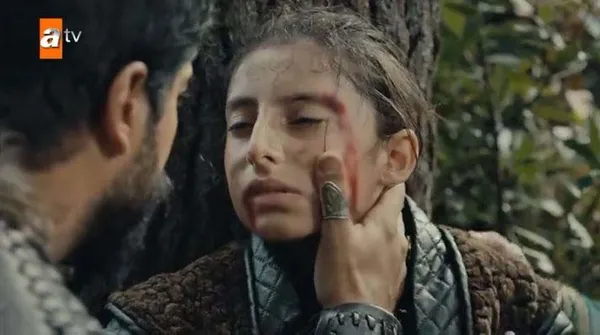 kurulus-osmanda-nefes-kesen-sahne-osman-bey-ve-bala-hatun-ogullari-alaeddini-kurtardi-1666208616155.jpg Kuruluş Osman’da nefes kesen sahne: Osman Bey ve Bala Hatun oğulları Alaeddin’i kurtardı!-3