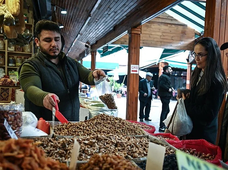Boykot çağrısı sokakta karşılık bulmadı. (AA)
